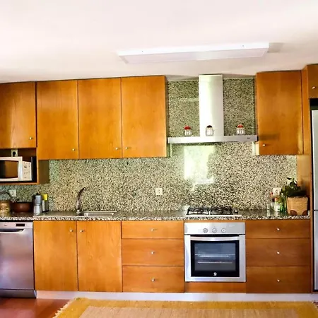 4 Bedrooms With View Private Pool And Enclosed Garden At *