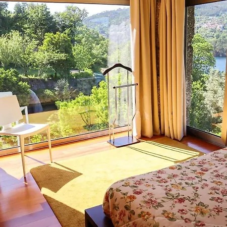 4 Bedrooms With View Private Pool And Enclosed Garden At Villa *