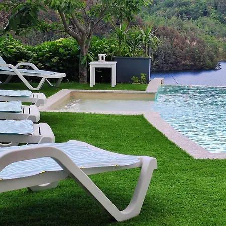4 Bedrooms With View Private Pool And Enclosed Garden At * Pandoses